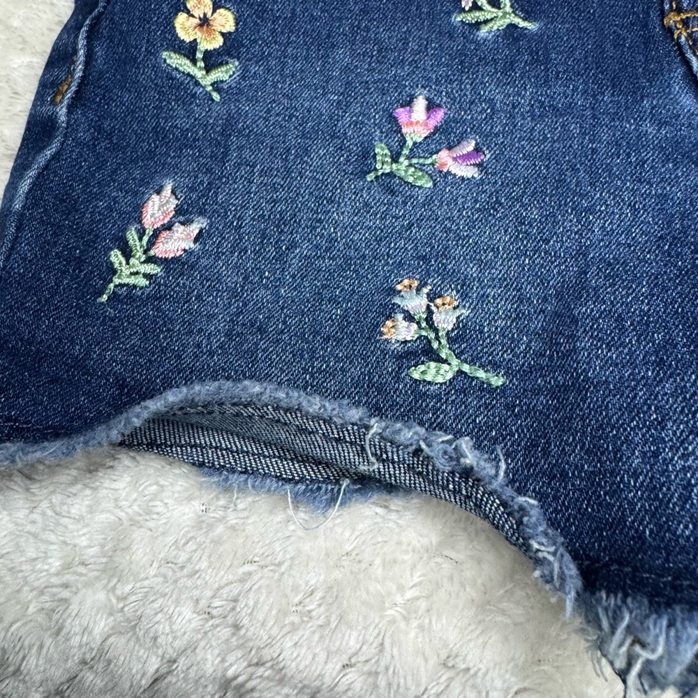 JUMPING BEANS | Flower Embroidered Denim Shorts - Picture 3 of 9